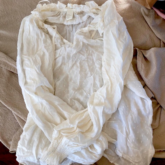 White blouse - Picture 1 of 1